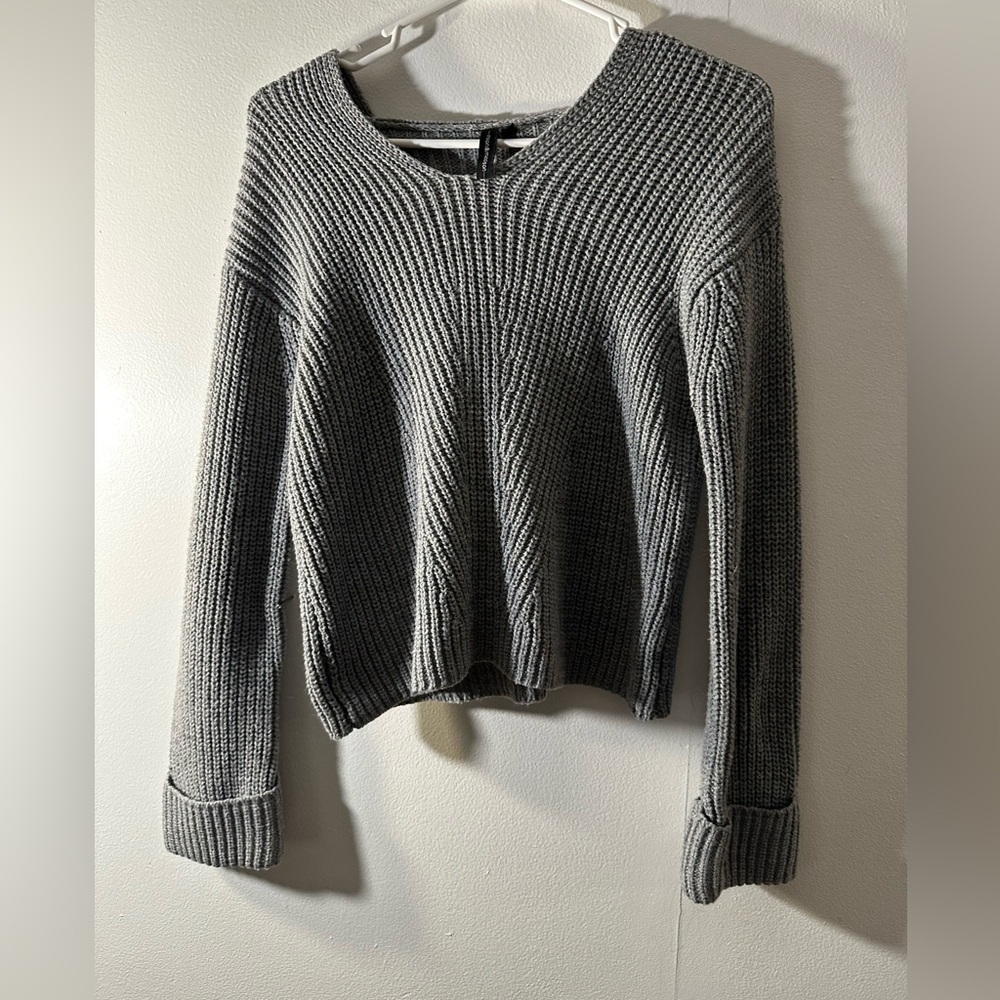 Brand: Moon & Madison think hoody pull over sweater size small v neck grey